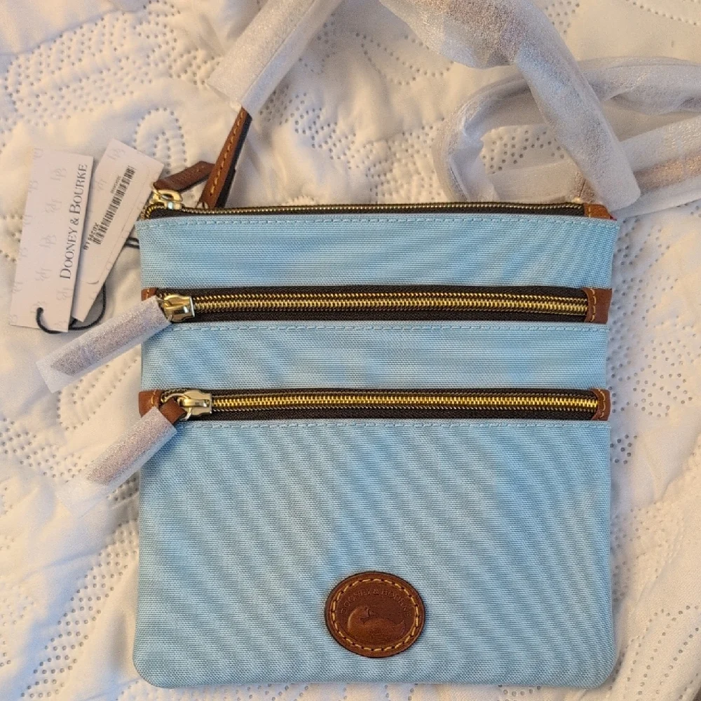 🔥Dooney & Bourke🔥Sky Blue Double Zip Crossbody Bag - Picture 2 of 5